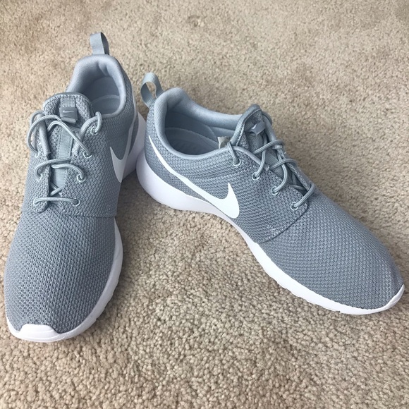 Nike Other - Nike Mens Roshe One